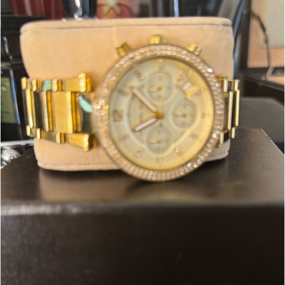Michael kors gold bezel woman’s watch - Picture 2 of 5
